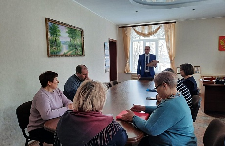 Глава Иссинского района Николай Аргаткин провел совещание Глава Иссинского района Николай Аргаткин провел совещание