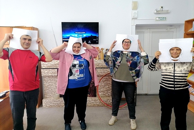Сотрудники Центральной районной библиотеки р.п. Исса провели празднично-игровую программу «Бабушка, дедушка и я – настоящие друзья!» Сотрудники Центральной районной библиотеки р.п. Исса провели празднично-игровую программу «Бабушка, дедушка и я – настоящие друзья!»
