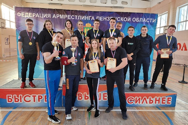 В Иссе состоялся открытый Кубок Пензенской области по армрестлингу