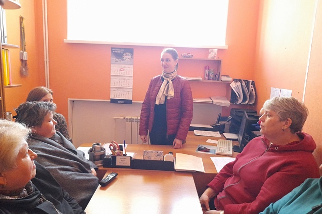Депутат Собрания представителей Иссинского района Пензенской области Татьяна Сатыренко провела встречу с работниками районного дома культуры