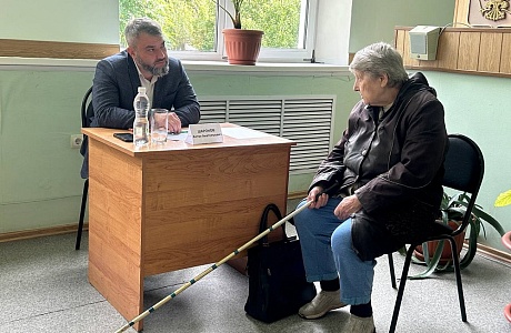 Антон Шаронов провел прием граждан в администрации Иссинского района