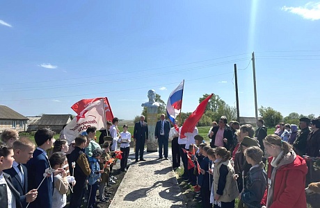 Торжественное открытие памятника Герою Великой Отечественной войны Филиппу Черокманову в селе Маровка