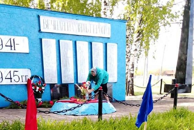 В селе Дмитриевка в честь Дня Победы  возле  Памятной стелы прошёл митинг 
