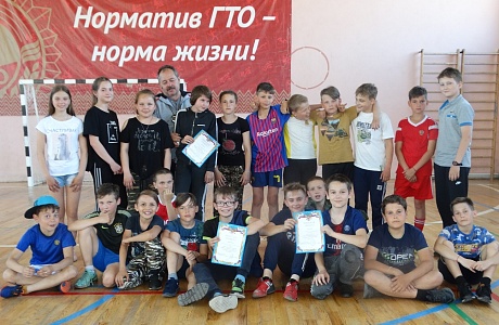 Иссинские школьники по-спортивному провели день Последнего звонка