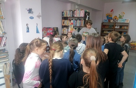 В Центральной районной библиотеке р.п.Исса прошла экскурсия по библиотеке «По следам увлекательных книжек» В Центральной районной библиотеке р.п.Исса прошла экскурсия по библиотеке «По следам увлекательных книжек»