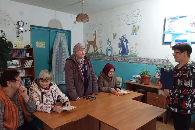 В библиотеке села Верхняя Салмовка прошел тематический вечер «Стихи и жизнь Константина Симонова»