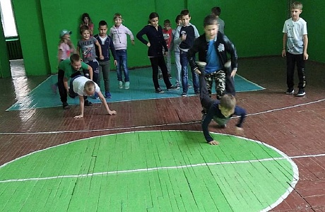 Среди воспитанников ДОЛ "Карусель" проведены спортивные эстафеты Среди воспитанников ДОЛ "Карусель" проведены спортивные эстафеты