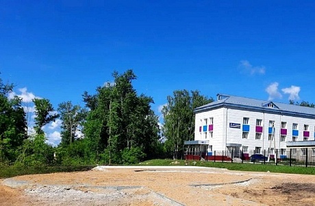 В Иссе благоустраивают общественную территорию на улице Лебедева