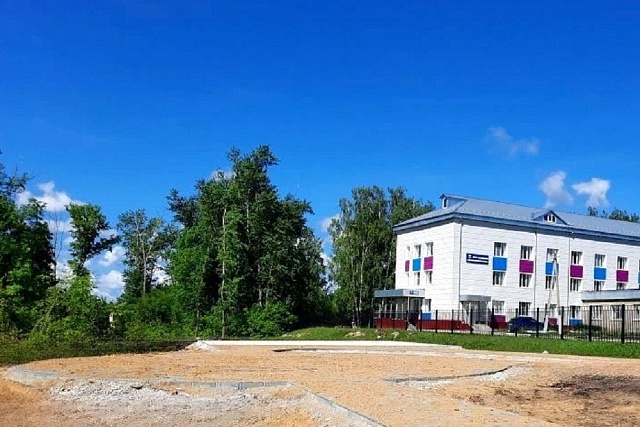 В Иссе благоустраивают общественную территорию на улице Лебедева