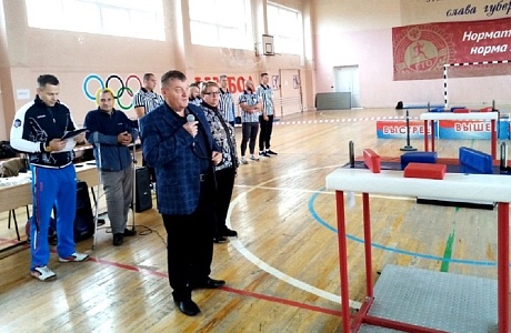 В физкультурно-оздоровительном комплексе "Исса" прошли Чемпионат и Первенство Пензенской области по армрестлингу