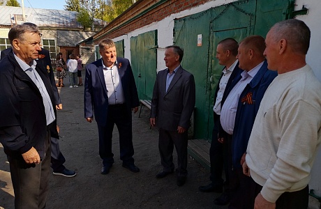 Депутат Собрания представителей Иссинского района Евгений Денисов принял участие в мероприятиях, посвященных празднованию Дня Победы Депутат Собрания представителей Иссинского района Евгений Денисов принял участие в мероприятиях, посвященных празднованию Дня Победы