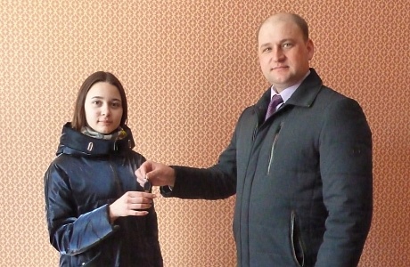 В Иссинском районе состоялось вручение ключей от жилья для детей-сирот В Иссинском районе состоялось вручение ключей от жилья для детей-сирот
