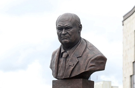 На Юбилейной площади открыли памятник Василию Кузьмичу Бочкареву — государственному, политическому и общественному деятелю, который 17 лет руководил Пензенской областью
