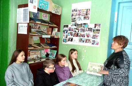 В библиотеке с. Новотрехсвятское состоялся патриотический час «Есть мужество доступное не всем»