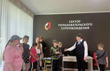 Профориентация и госуслуги: насыщенная экскурсия для ребят из Уварово