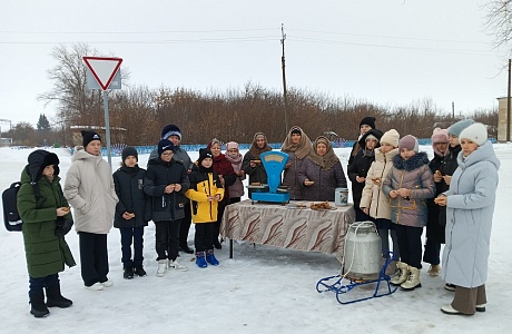 Работники Булычевского сельского дома культуры вместе с жителями села Булычево присоединились ко Всероссийской акции памяти «Блокадный хлеб» Работники Булычевского сельского дома культуры вместе с жителями села Булычево присоединились ко Всероссийской акции памяти «Блокадный хлеб»