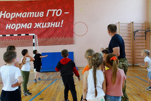 Воспитанники Иссинского лагеря "Карусель" совершили путешествие по стране ГТО