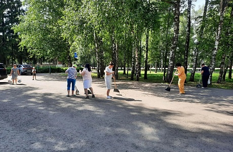 Благоустройство рабочего посёлка Исса: муниципальные служащие поддерживают чистоту и порядок