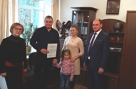 В администрации Иссинского района состоялось вручение «губернаторских» жилищных сертификатов В администрации Иссинского района состоялось вручение «губернаторских» жилищных сертификатов