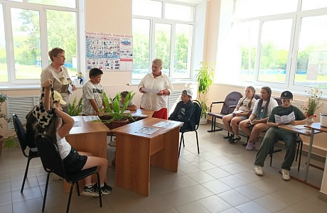 Безопасность на воде: в Булычевском СДК провели беседу для ребят из летнего лагеря Безопасность на воде: в Булычевском СДК провели беседу для ребят из летнего лагеря