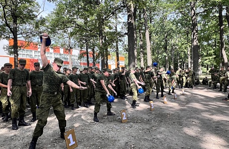 Гвардейцы попробовали свои силы в соревнованиях по гиревому спорту Гвардейцы попробовали свои силы в соревнованиях по гиревому спорту