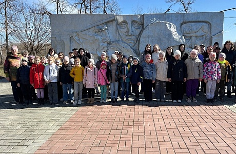 На памятной Стеле прошла акция, посвященная Году Защитника Отечества На памятной Стеле прошла акция, посвященная Году Защитника Отечества