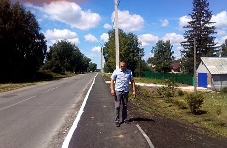 В Иссе завершилось обустройство пешеходного тротуара на улицах Садовая и Огарева