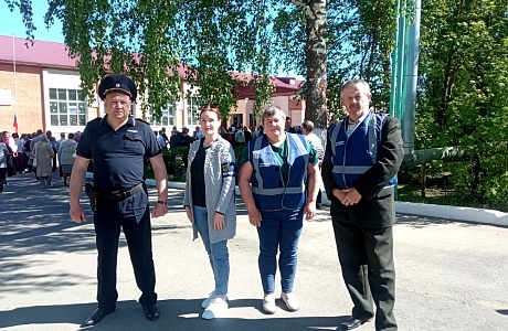 Сотрудники полиции, народные дружинники, бойцы отряда «Тигр» обеспечили охрану общественного порядка в день проведения мероприятия «Последний звонок»