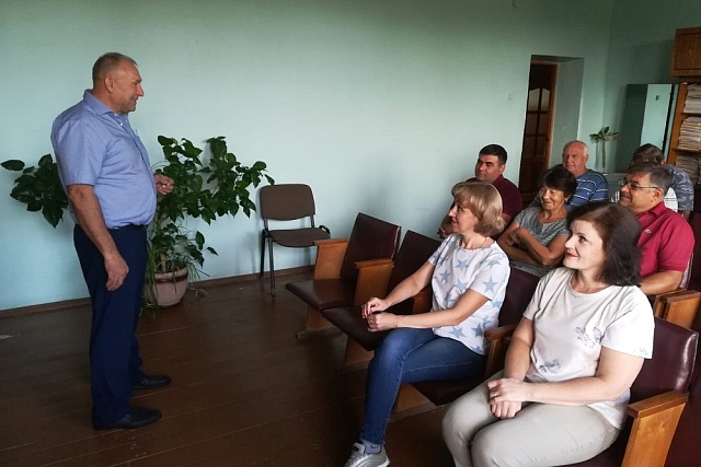 В Иссинском районе проходят встречи с трудовыми коллективами и населением