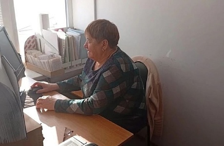 В Иссинской библиотеке в рамках работы клуба «Компьютерный магистр» состоялось занятие для представителей старшего поколения