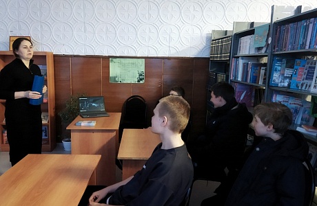 В библиотеке с. Булычево проведен литературный час «О тех девчонках, что встречали зори» по повести Бориса Васильева «А зори здесь тихие... » В библиотеке с. Булычево проведен литературный час «О тех девчонках, что встречали зори» по повести Бориса Васильева «А зори здесь тихие... »