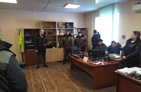 Глава Иссинского района Николай Аргаткин встретился с трудовым коллективом ООО «Курск АгроАктив» ОП в с. Каменный Брод
