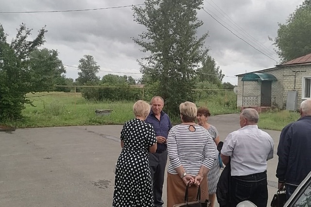Депутат Собрания представителей Иссинского района Пензенской области Тахир Гафаров встретился с населением
