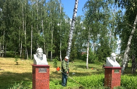 Уборка Стеллы в преддверии Дня Памяти и Скорби Уборка Стеллы в преддверии Дня Памяти и Скорби