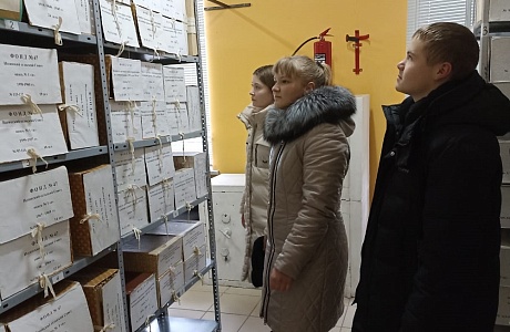 Сектор по делам архива администрации Иссинского района посетила группа учащихся 