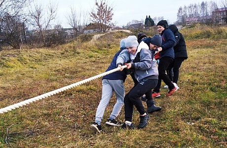 В Иссинском районе прошли соревнования по перетягиванию каната