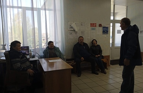 Руководитель местного исполнительного комитета Иссинского МО ПРО ВПП «Единая Россия» Владимир Ларичкин встретился с трудовым коллективом детско-юношеской спортивной школы 