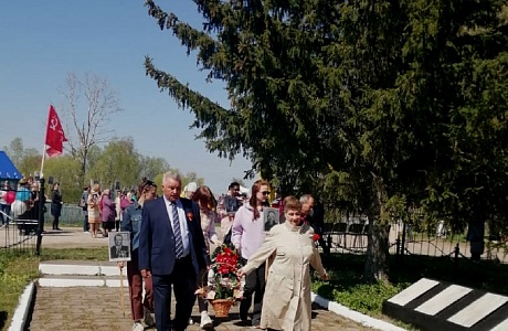 В с. Каменный Брод прошёл митинг «Память жива» и акция «Бессмертный полк» В с. Каменный Брод прошёл митинг «Память жива» и акция «Бессмертный полк»