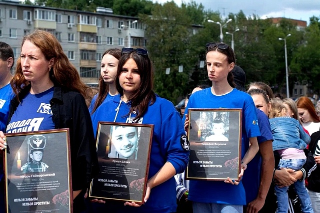 В память о невинных: "Молодая Гвардия" чтит память детей Донбасса В память о невинных: "Молодая Гвардия" чтит память детей Донбасса