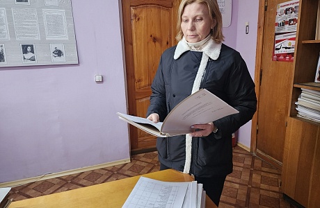 Прием документов от организаций источников комплектования на постоянное хранение в архив Иссинского района