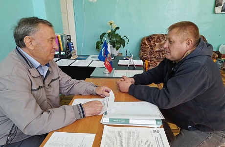 Депутат Собрания представителей Иссинского района Пензенской области Евгений Денисов провел прием населения
