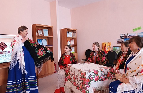 В Булычевском сельском доме культуры прошло мероприятий под названием «Праздник русского платка» В Булычевском сельском доме культуры прошло мероприятий под названием «Праздник русского платка»