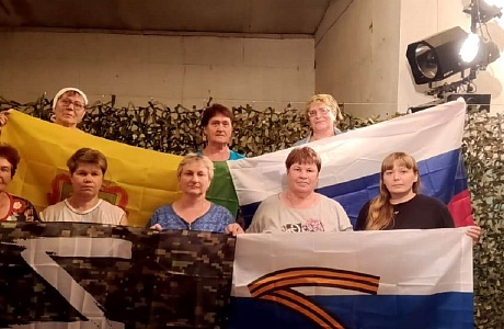 Жители села Знаменская Пестровка связали сотую маскировочную сеть Жители села Знаменская Пестровка связали сотую маскировочную сеть