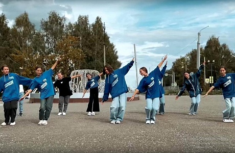 Молодогвардейцы Иссинского района отпраздновали День Государственного флага Молодогвардейцы Иссинского района отпраздновали День Государственного флага