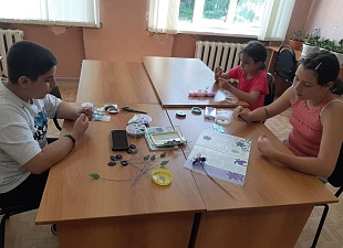 В Детской школе искусств Иссинского района продолжается творческий проект «Калейдоскоп бисерных идей».