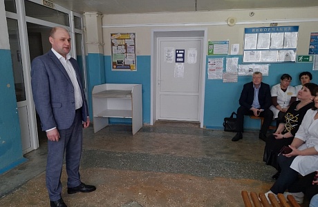 Глава Иссинского района Николай Аргаткин встретился с трудовым коллективом Иссинской участковой больницы Глава Иссинского района Николай Аргаткин встретился с трудовым коллективом Иссинской участковой больницы