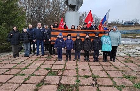 Возложение цветов, как символ памяти и уважения Возложение цветов, как символ памяти и уважения