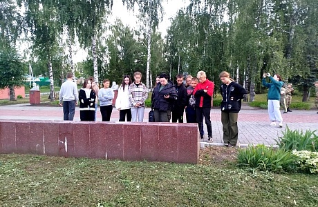 Сегодня, 22 июня ровно в 4 часа утра под руководством Советника директора по воспитанию ученики нашего лицея посетили памятную Стелу Сегодня, 22 июня ровно в 4 часа утра под руководством Советника директора по воспитанию ученики нашего лицея посетили памятную Стелу
