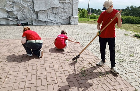 Всероссийский проект «Хранители истории»: лицеисты привели в порядок Памятную Стелу