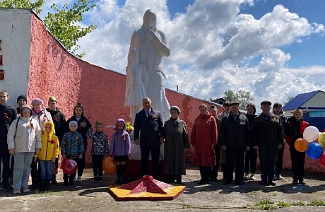  Школьники и педагоги школы с. Каменный Брод приняли участие в митинге, посвящённом 79-й годовщине Победы в годы ВОВ